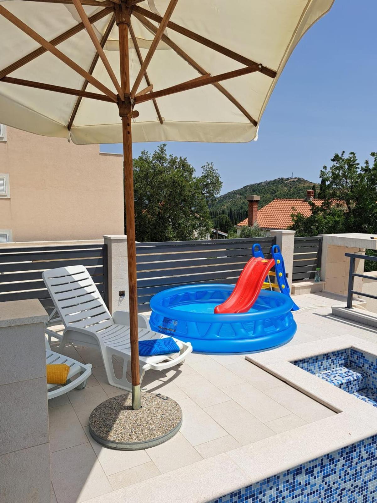 Villa "Amber" Luxury Apartments With A Pool มลินี ภายนอก รูปภาพ