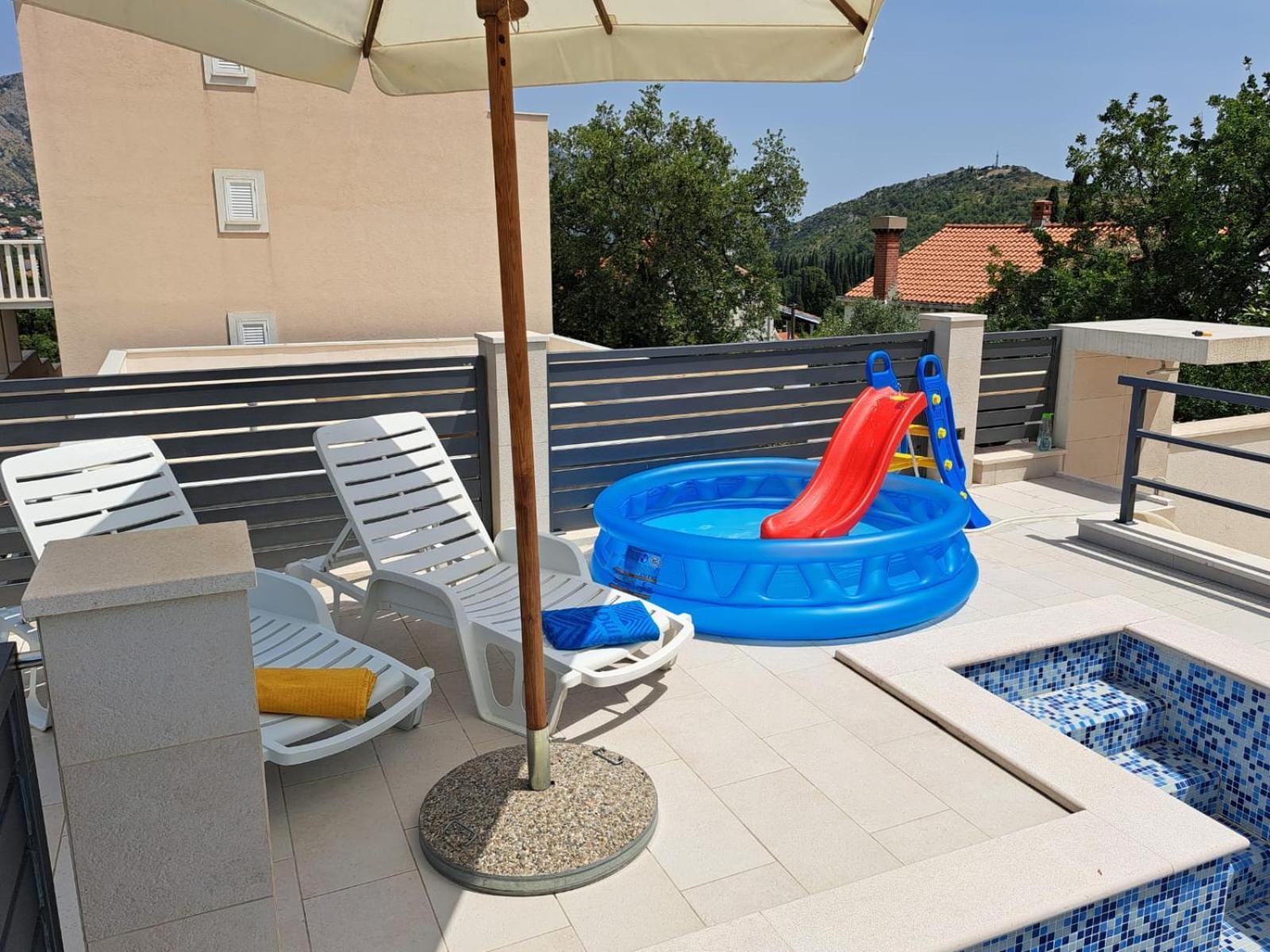 Villa "Amber" Luxury Apartments With A Pool มลินี ภายนอก รูปภาพ