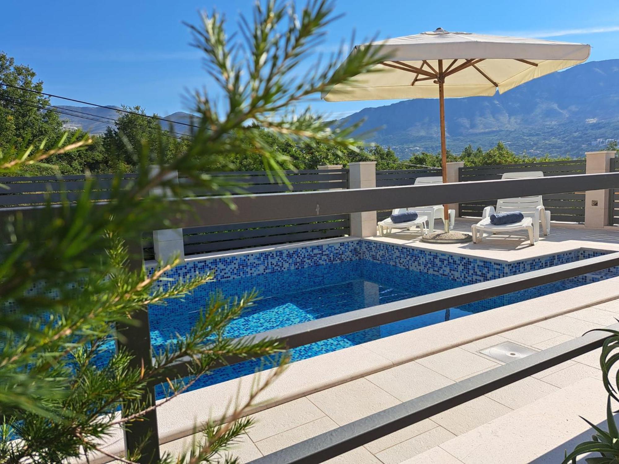 Villa "Amber" Luxury Apartments With A Pool มลินี ภายนอก รูปภาพ