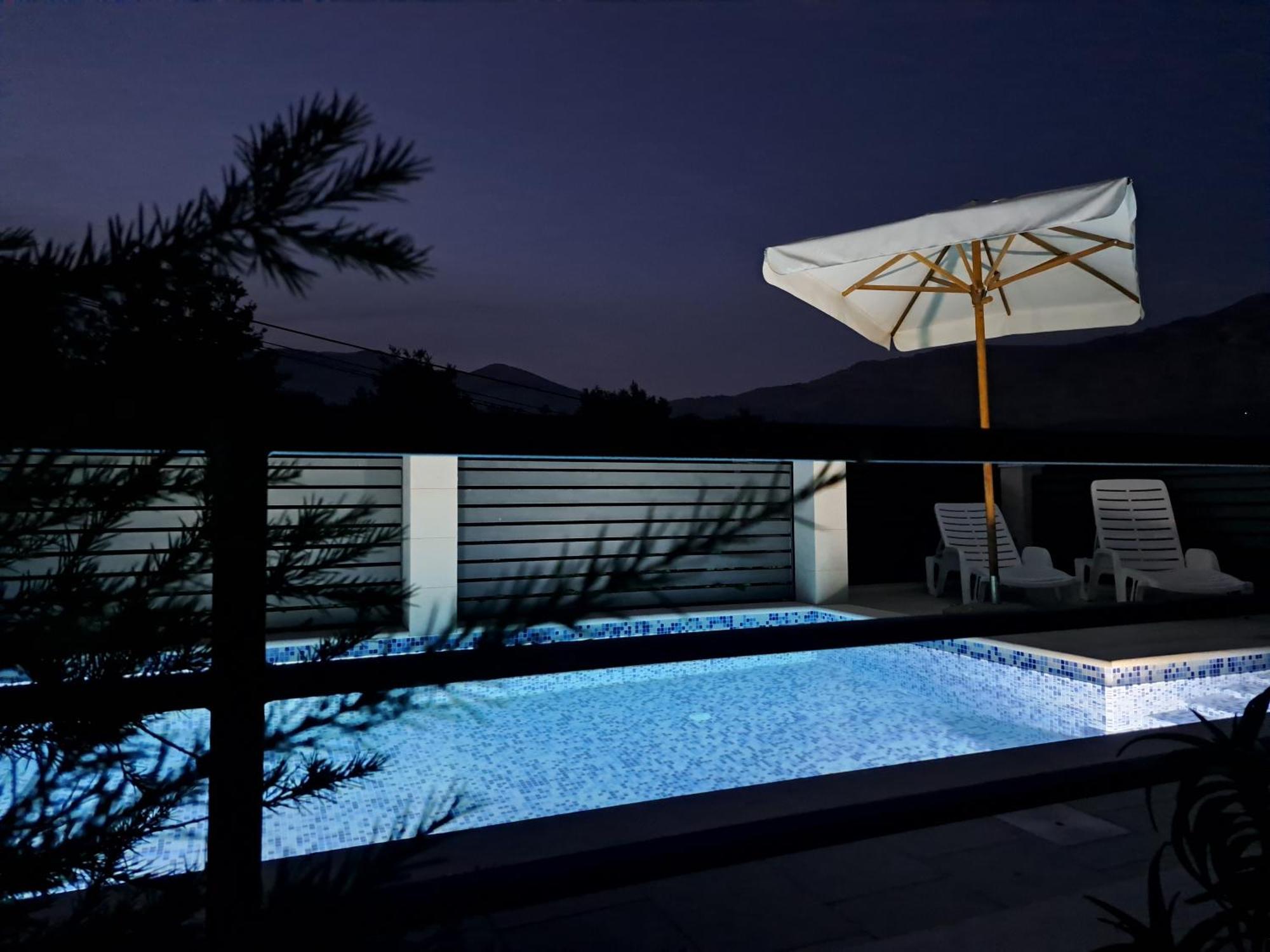 Villa "Amber" Luxury Apartments With A Pool มลินี ภายนอก รูปภาพ