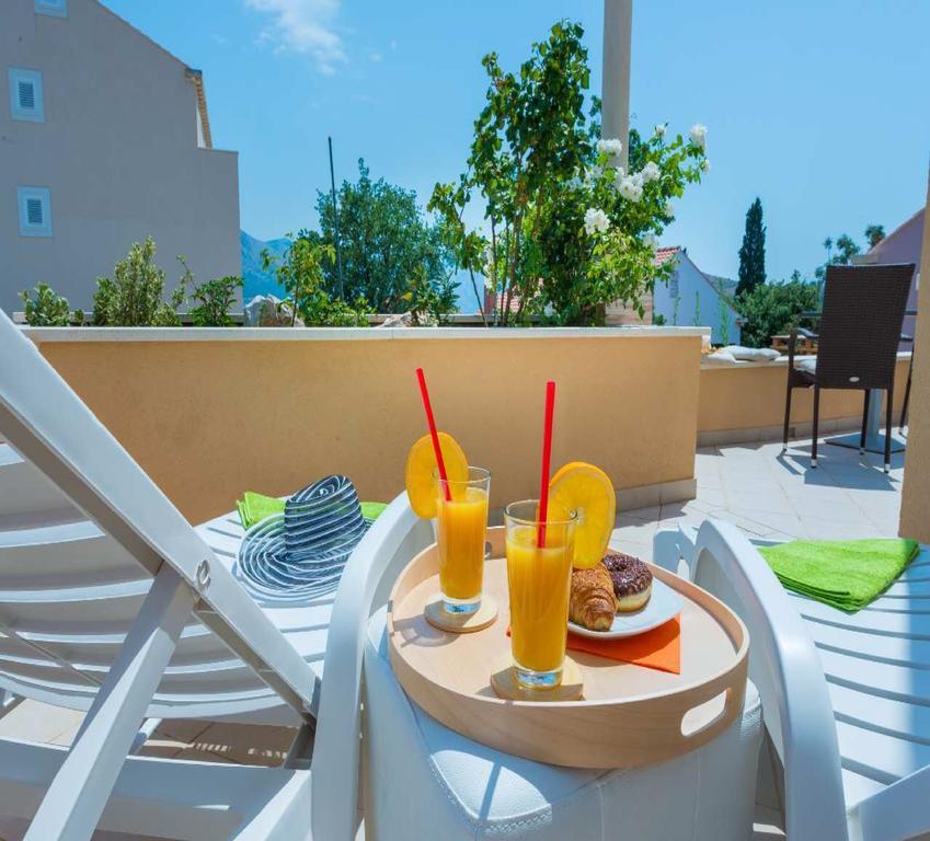 Villa "Amber" Luxury Apartments With A Pool มลินี ภายนอก รูปภาพ