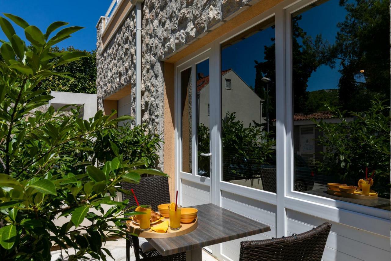 Villa "Amber" Luxury Apartments With A Pool มลินี ภายนอก รูปภาพ
